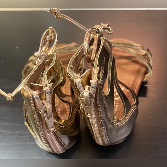 Jessica Carlyle Girls Gold Tie Zip Gladiator Sandals, Size 1 - Picture 3 of 5